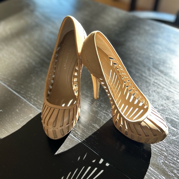 BCBG Stilettos, leather, slight platform size 6 - Picture 1 of 7